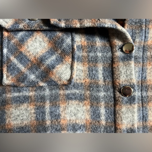 Cropped Shacket - Picture 3 of 4